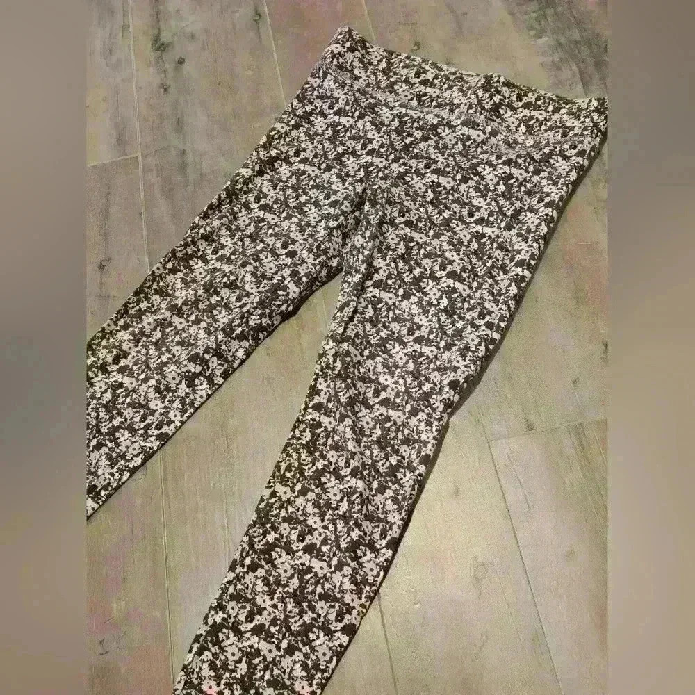 Aerie Floral Chill Play Leggings - Picture 3 of 10